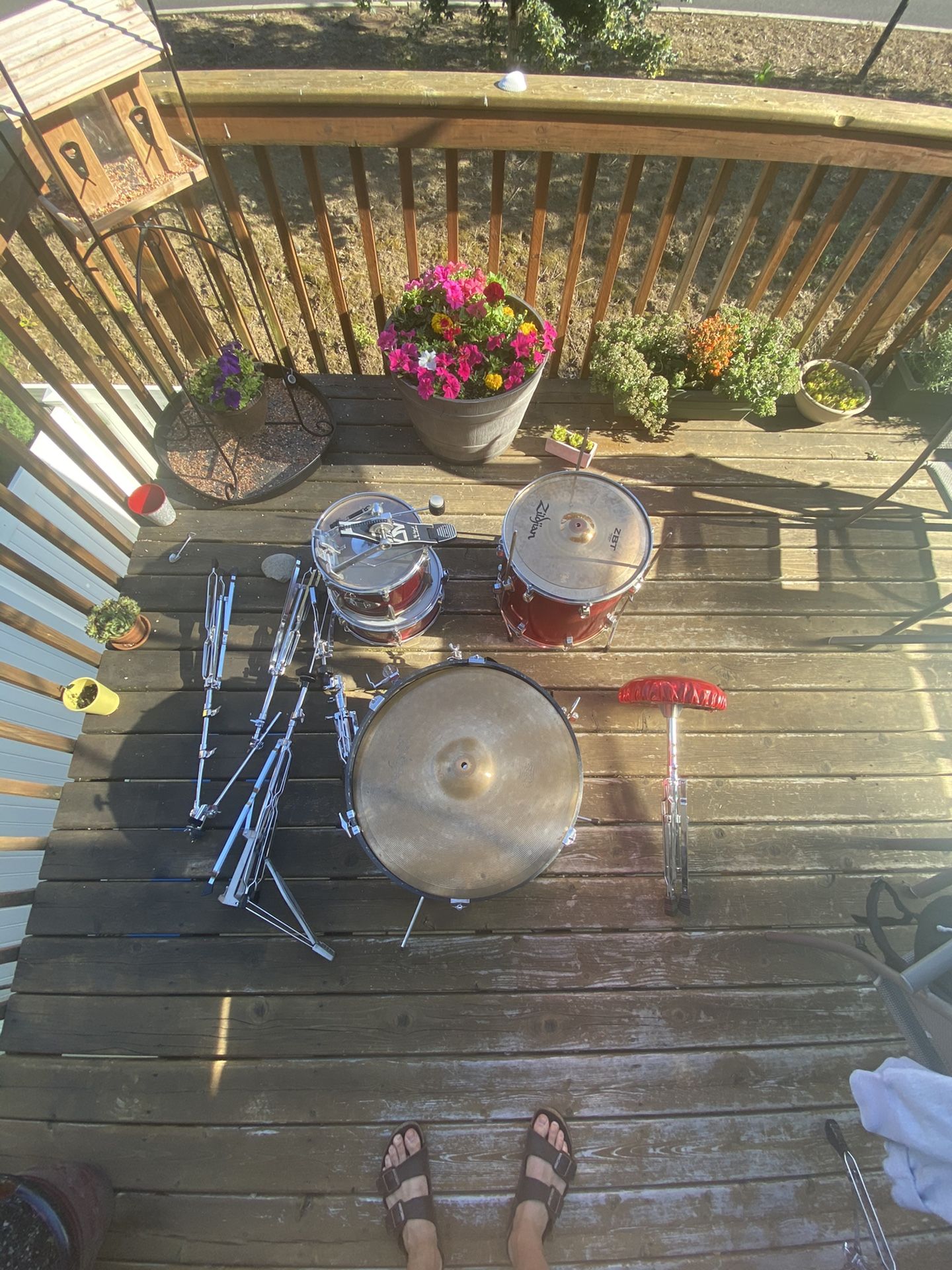 Drum set with 4 Cymbals, Cowbell & Seat