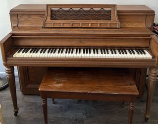 Vintage Wurlitzer, upright spinet piano