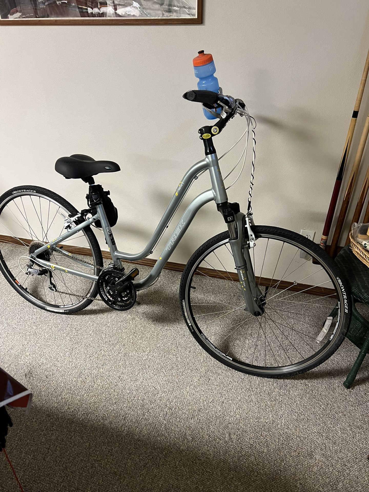 Girls Hybrid Trek Verve 3 Touring Bike