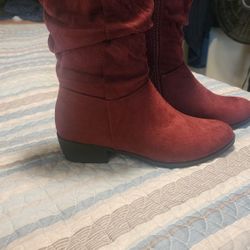 New Boots. Color Wine. Size 7  15$