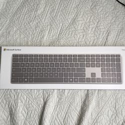  Microsoft Surface Keyboard  With Bluetooth Function . • Teclado Microsoft Surface Inalámbrico (funciona Con Bluetooth )