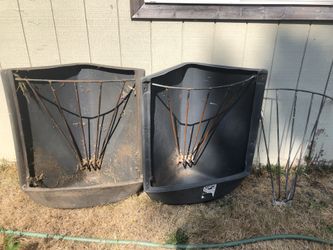 Horse feeders