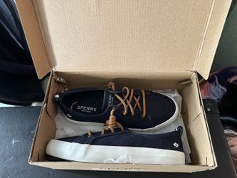 Women's Crest Vibe Sneakers