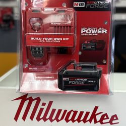 Milwaukee M18 REDLITHIUM FORGE XC8.0 8.0 Ah Battery Starter Kit w/ Rapid Charger