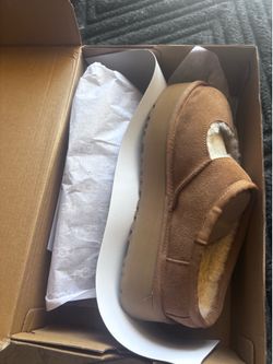 UGGS Mary Jane Woman Size 8