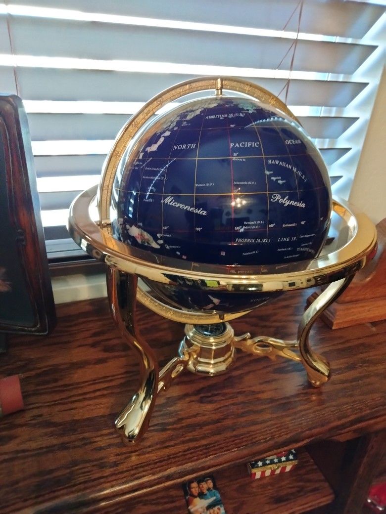 Large Globe And The Little Globe Put Your Pencils In The Set The Whole Set Is $200 All Perfect Very Old Large