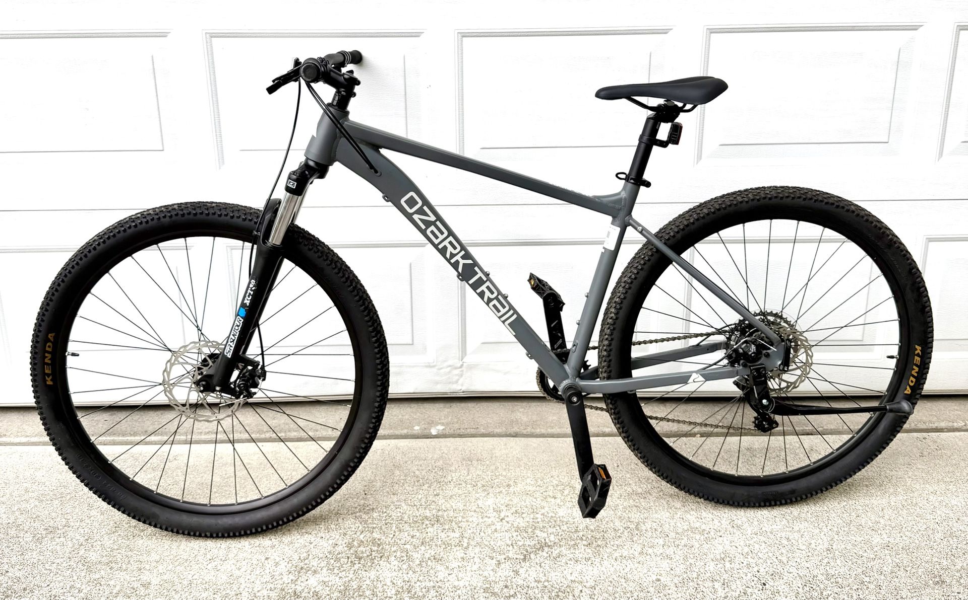 29" Ozark Trail M.2 Ridge 29er Mountain Bike - Disc Brakes - Large Frame