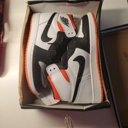 Nike Air Jordan 1 Retro High OG Electro Orange are Brand New 