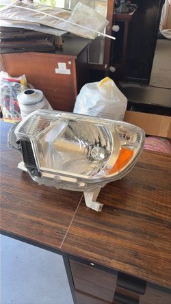 2016 Toyota Tacoma headlights