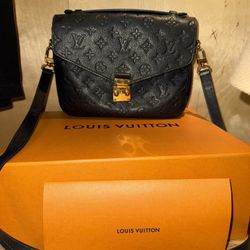Louis Vuitton purse