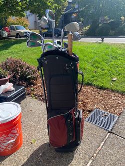 Golf Bag, Dunlop Irons (3-9), Dunlop Pitching wedge, putter