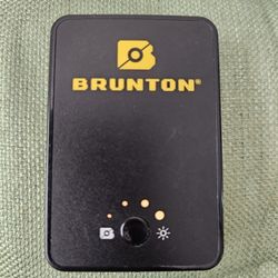 BRUNTON Ember 2800 Solar Battery-Charger