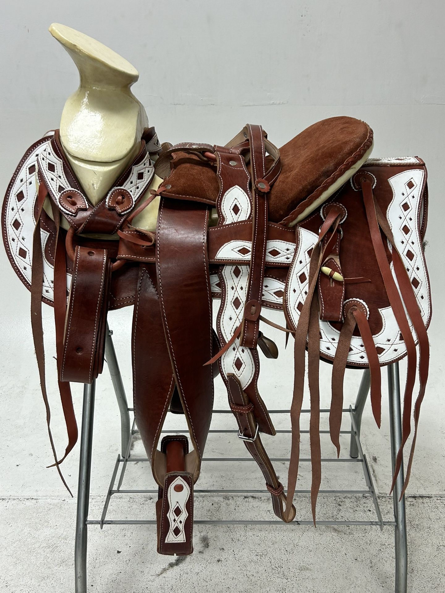 Monturas charras para caballos π 100% piel De la mejor calidad 100% garantizadas Le incluye pechera o pecho pretal, correas para espuelas , cabezad
