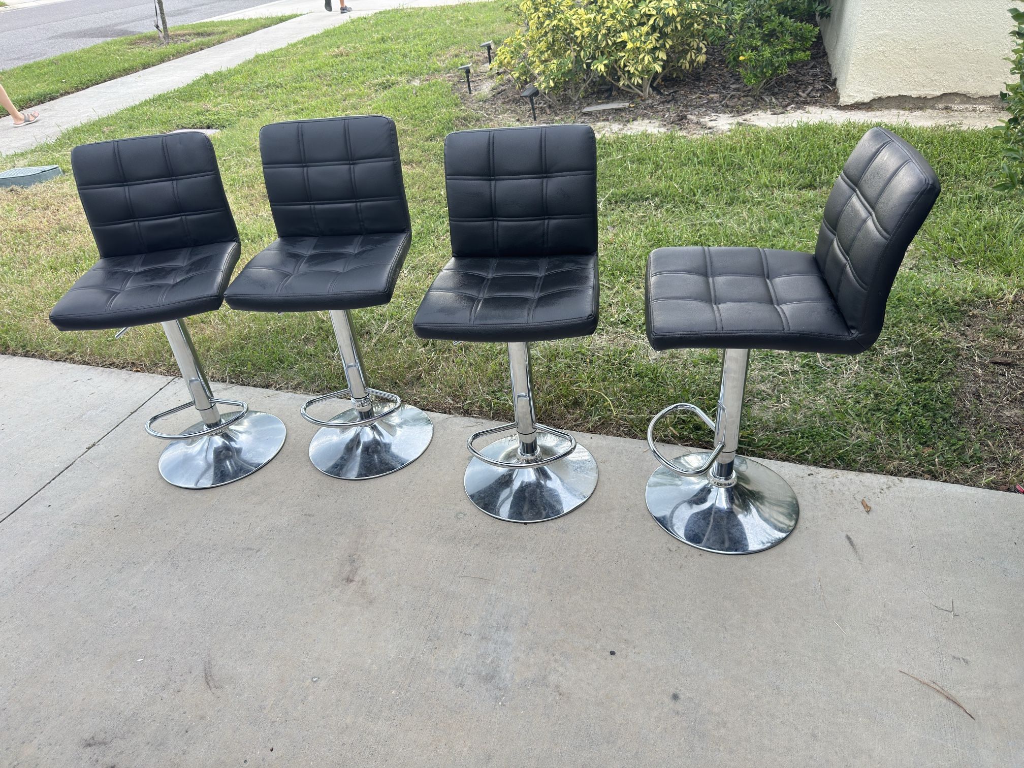 🪑 Set of 4 Bar Stools – Leather – Like New – $140
