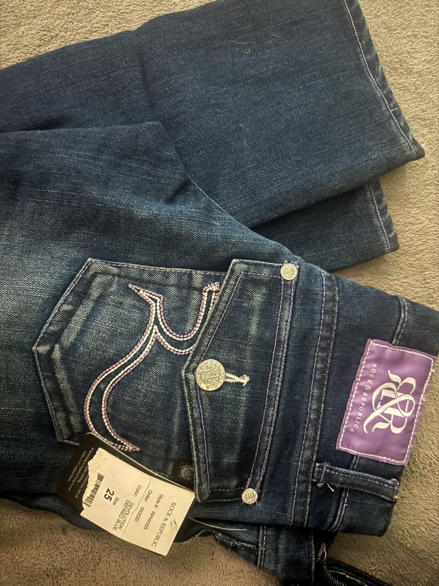 New Women’s Rock republic Size 35