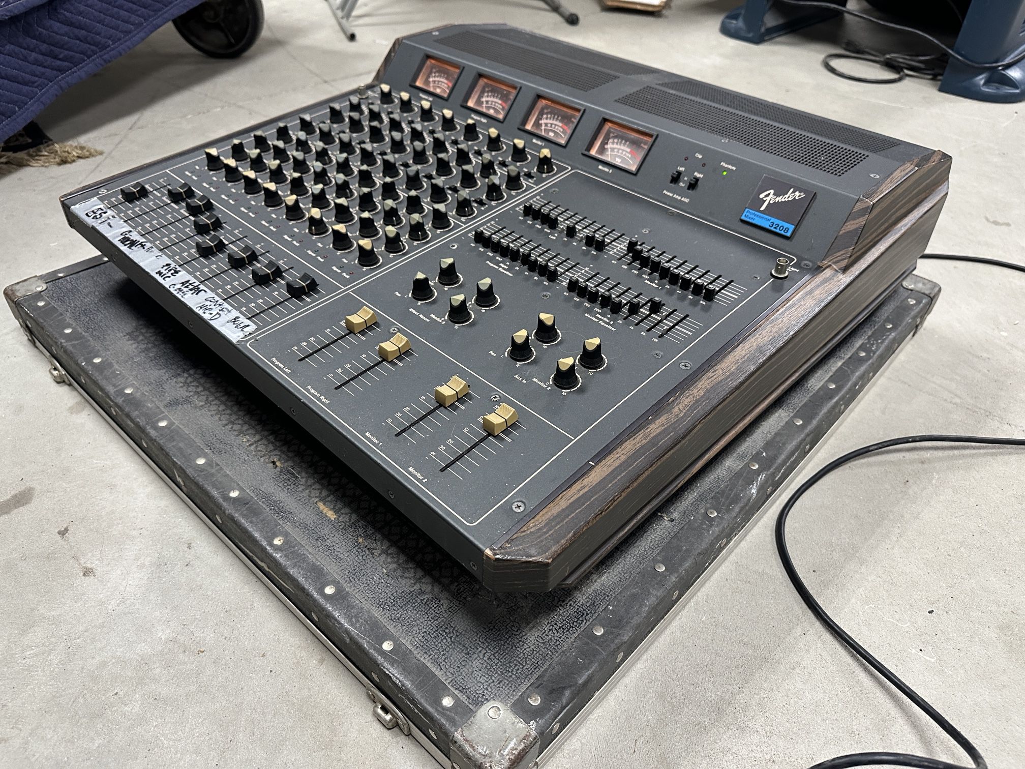 Vintage Fender 3000 Series # 3208 8 channel Powered Studio Mixer & Case - PA Equipment & Music Gear Gibson Mackie