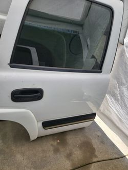 2002 2003 2004 2005 2006 Chevy Tahoe  Door Parts Window Rear Door