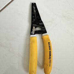 Curved cable stripper and pliers Klein Tools 11055