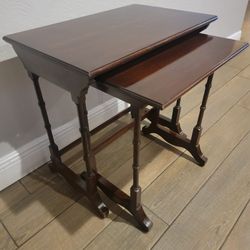 Georgian Style Ethan Allen Nesting Tables set