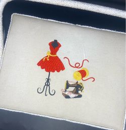 VTG Sewing Basket~Embroidered Lid ~ Exceptionally Clean~ Cottage Core