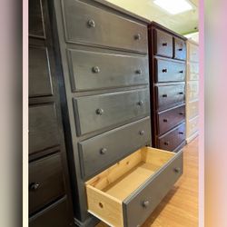5 drawers dresser/ Five drawers dresser