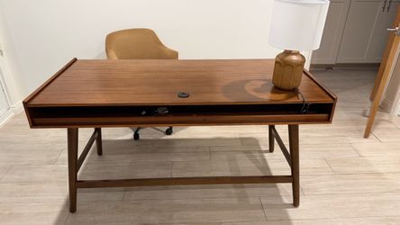Ashley Furniture Lyncott 60" Home Office Desk – Excellent Condition