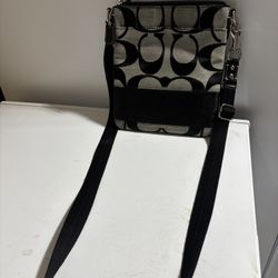 Woman’s Coach Hand Bag