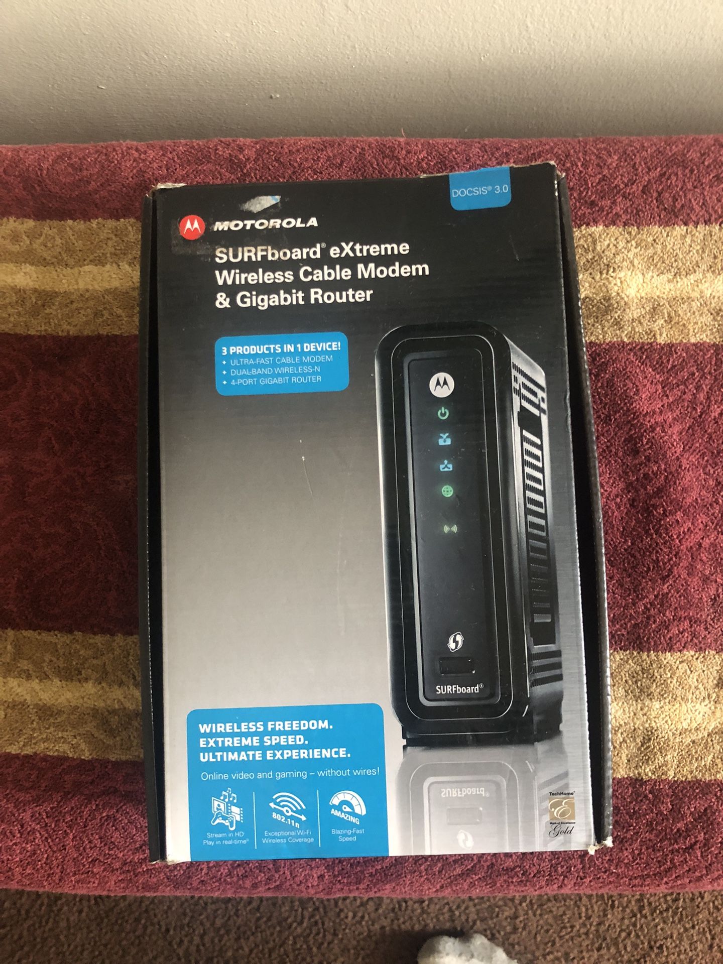 Motorola Surfboard Extreme Wireless Cable Modem & Gigabit Router