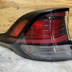 2022-2025 Kia Sportage Halogen LED Tail Light Left Side , Driver Side OEM