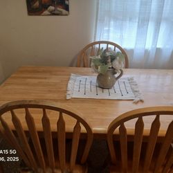 Nice Table And 3 Chairs