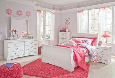Anarasia White Full Sleigh Youth Bedroom Set with Chest and 2 Nightstands (Online Special Price)