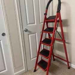 Heavy Duty 450 lb Capacity Foldable Step Ladder