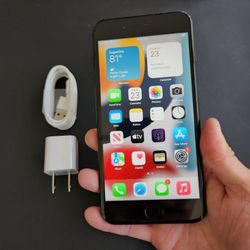 iPhone 7 Plus - UNLOCKED - Like New 