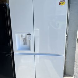 Refrigerator LG Steeinle White New Scratch In Good