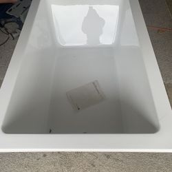 Brand New Swiss Madison Soaking Tub 36 X 60 