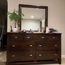 Dresser In Good Condition 