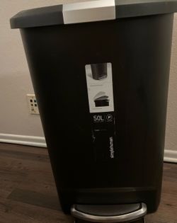 Simple human 50L trash can with step pad& lock