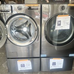 New LG 5.0 Cu Front Load Washer And Gas Dryer 