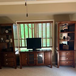 Beautiful 3 Piece Solid Wood Entertainment Set. Plenty of storage space.