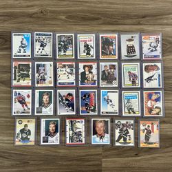 28 Vintage Wayne Gretzky Cards