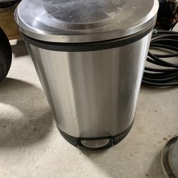 Stainless steel Trash Can With Foot Pedal 