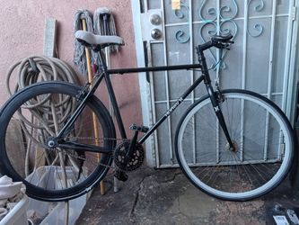 Hurley fixie bike 700c  tires service done no flats.