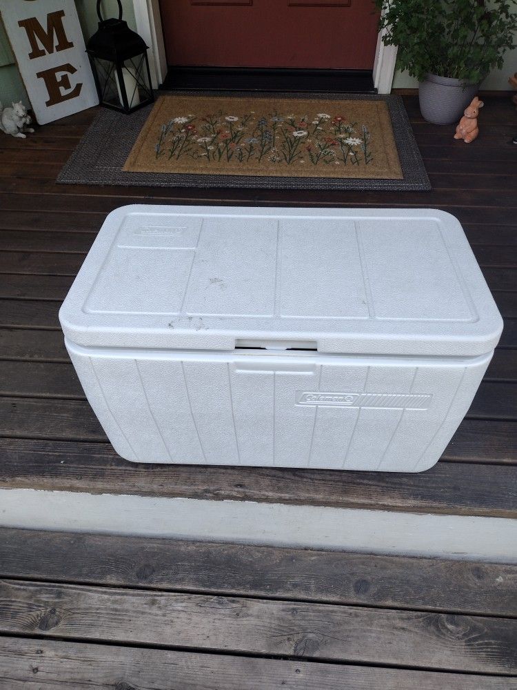 Coleman 5286B Cooler/ Ice Chest