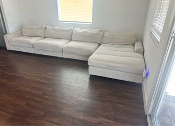 Beautiful three piece sectional couch sits 9*