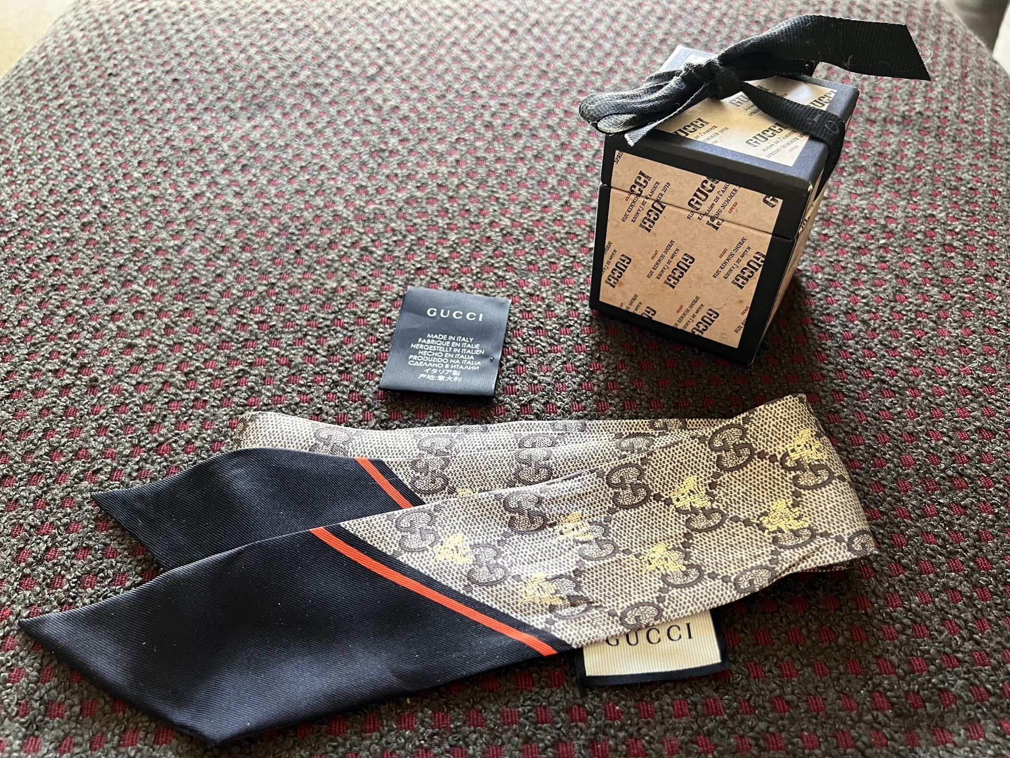 Women's Gucci GG Bees Silk Neck Bow Black Scarf