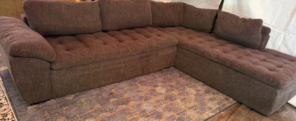 Large L-shaped couch great condition clean letting it go cheap today delivery $40 local