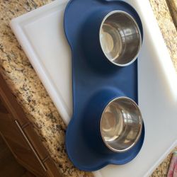 Double Dog Or Cat Feeding Platform