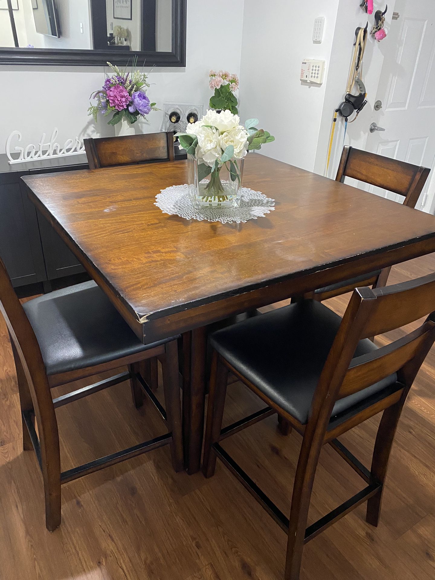Dining Room Table and 4 Chairs