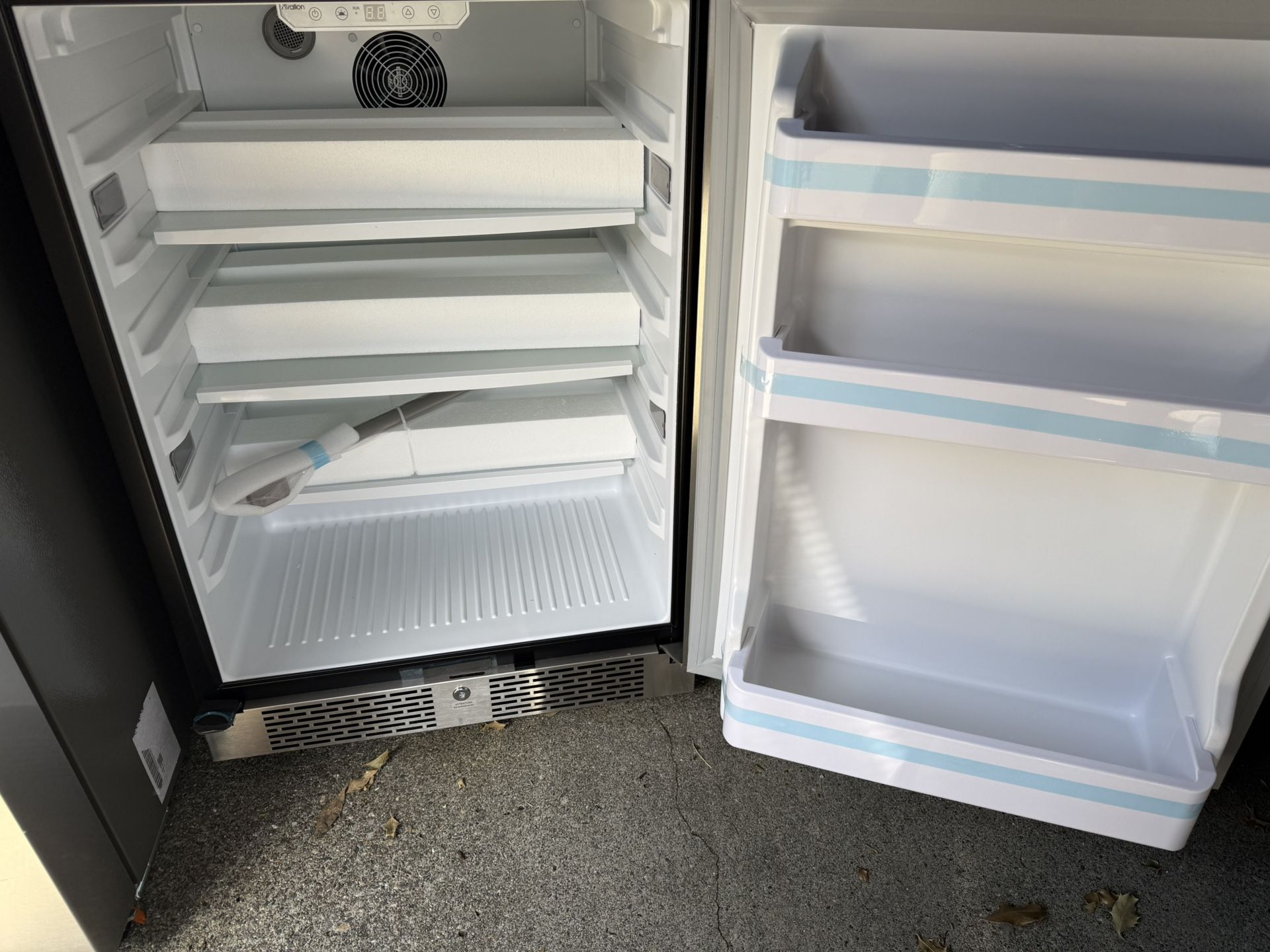 Avallon Mini Fridge