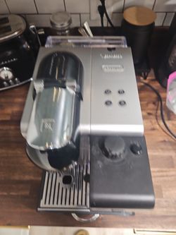 nespresso delonghi machine en520sl With Pod Holder